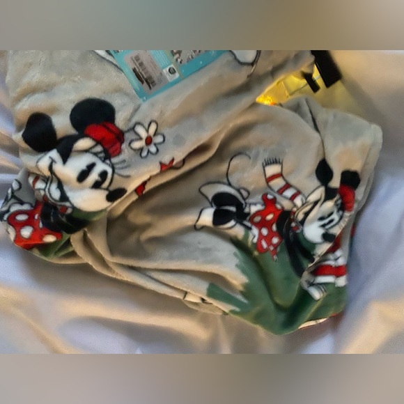 Disneys Christmas Mickey & Minnie 🥰🎄 - Picture 6 of 8